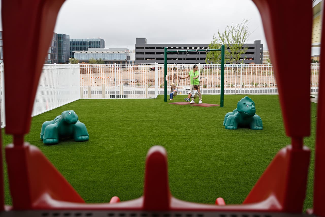 Padres indocumentados denuncian que escuelas de Texas los discriminan