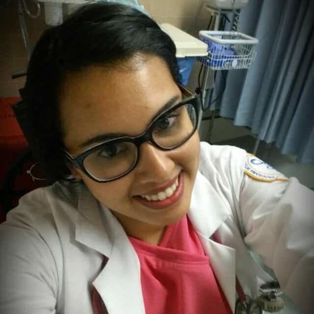 La galena tiene 31 años y recientemente acaba de obtener su doctorado en medicina general de la AUG en México y durante la búsqueda para licenciarse en Texas, la amputación de una de sus piernas le cambió la vida.