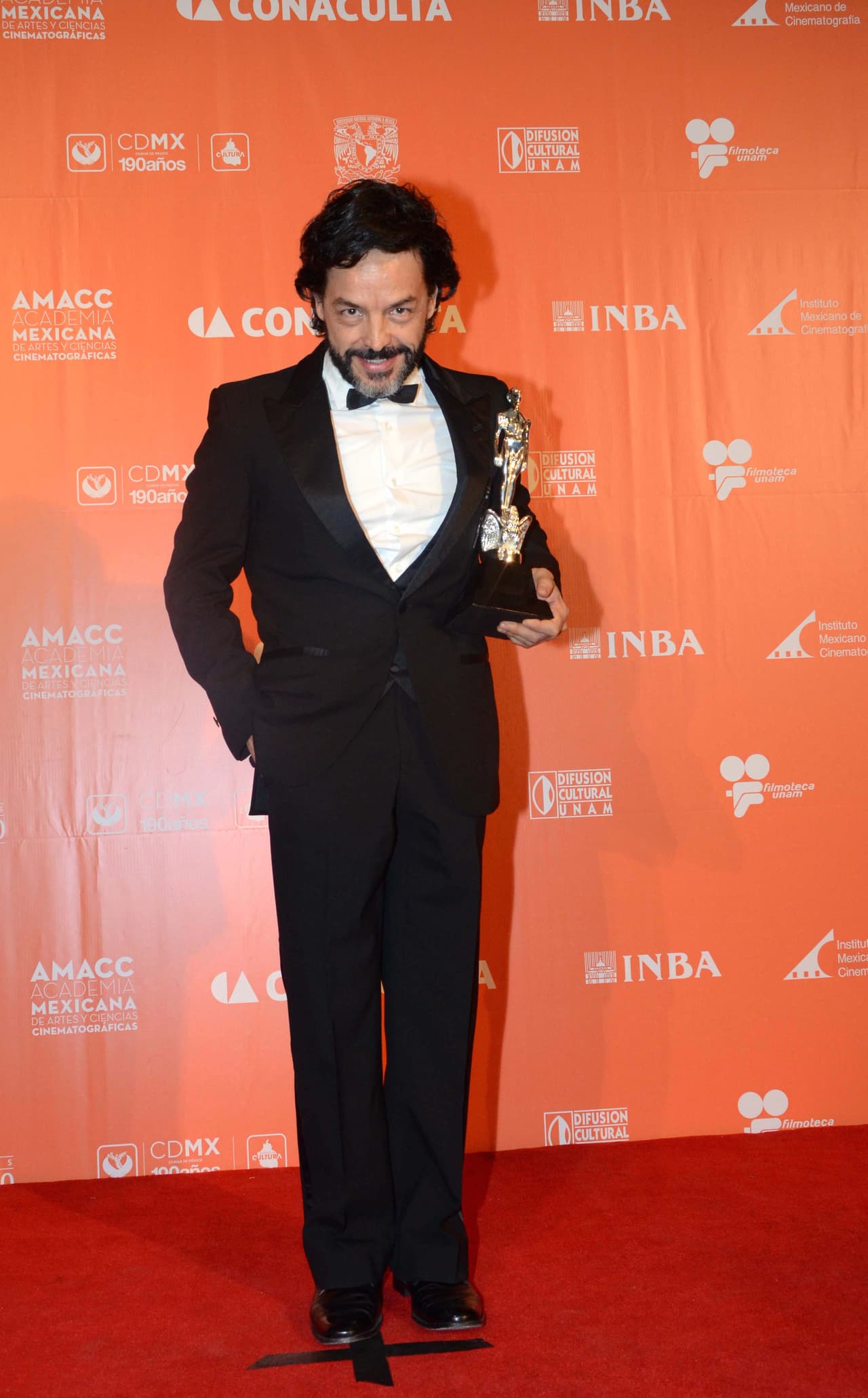 "Ama a tu prójimo como a ti mismo y por eso existe el perdón. Esto no quiere decir que
<b> yo tenga que ir a lamerte las botas</b>, pero si quieres dame una cachetada y te pongo la otra mejilla, con gusto, no hay problema, después de las tranquizas que me ha puesto, creo que ya aprendí", señaló.
<br>