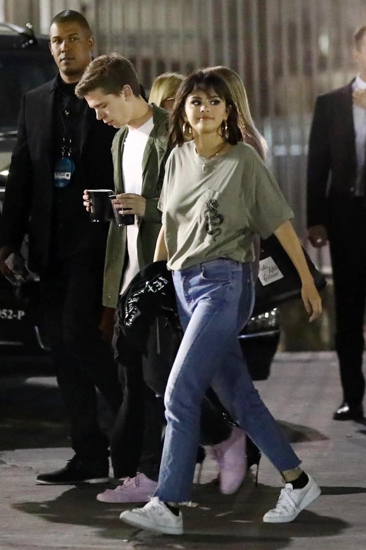 Se dedicó más a trabajar en películas y producir la exitosa serie '13 Reasons Why', entre otros proyectos, pero no había vuelto a cantar en vivo frente a una multitud.