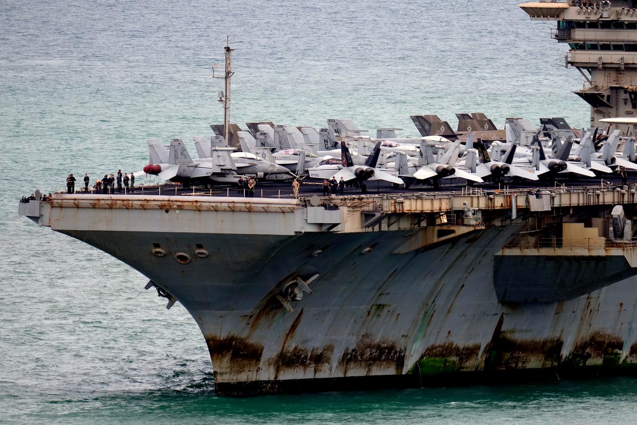 Dos marineros del portaviones USS Abraham Lincoln de EEUU son expulsados de una ciudad turística tailandesa tras una pelea