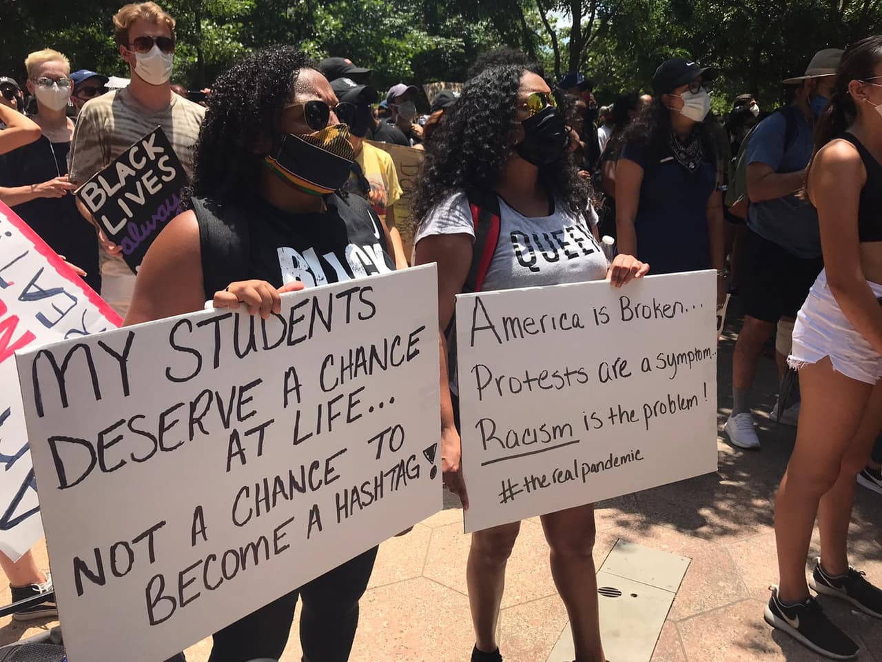 Las protestas son parte de los eventos masivos a lo largo del país por la muerte de George Floyd a manos de un policía blanco en Minneapolis, Minnesota.