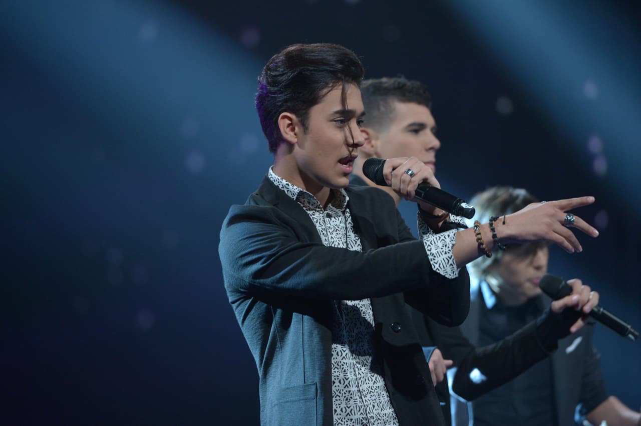 We all love CNCO! Eric, Zabdiel, Christopher, Joel y Richard cantaron sus éxitos "Tan fácil" y "Quisiera", si te perdiste la presentación
<a href="http://www.univision.com/shows/la-banda/cnco-regreso-a-la-banda-y-canto-tan-facil-y-quisiera-video" target="_blank"><b>aquí </b></a>la puedes ver una y otra vez.