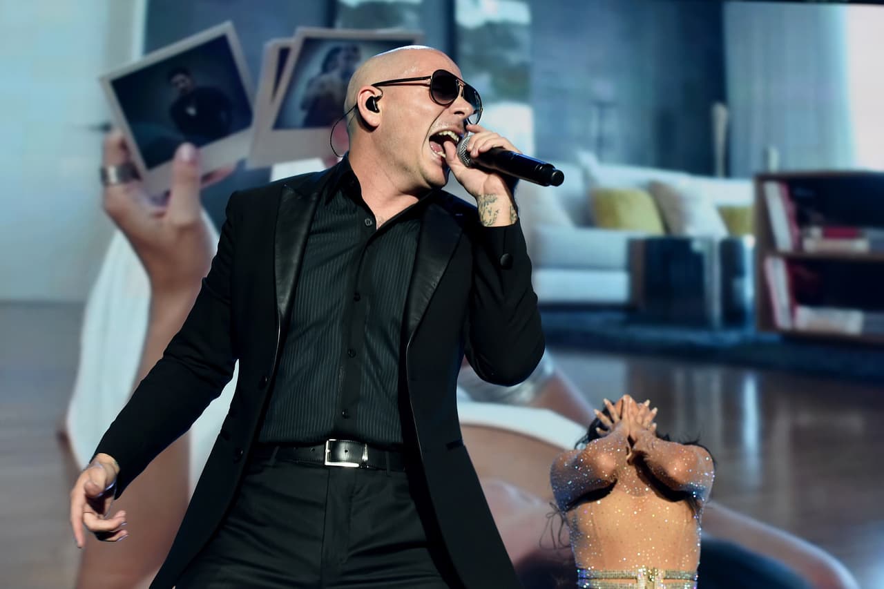 El intérprete no niega haber estado relacionado con cosas negativas. “De angelito no tengo nada”, dijo a Don Francisco en Sábado Gigante en 2010 cuando presentó su disco ‘Armando’, el cual está dedicado a su padre.