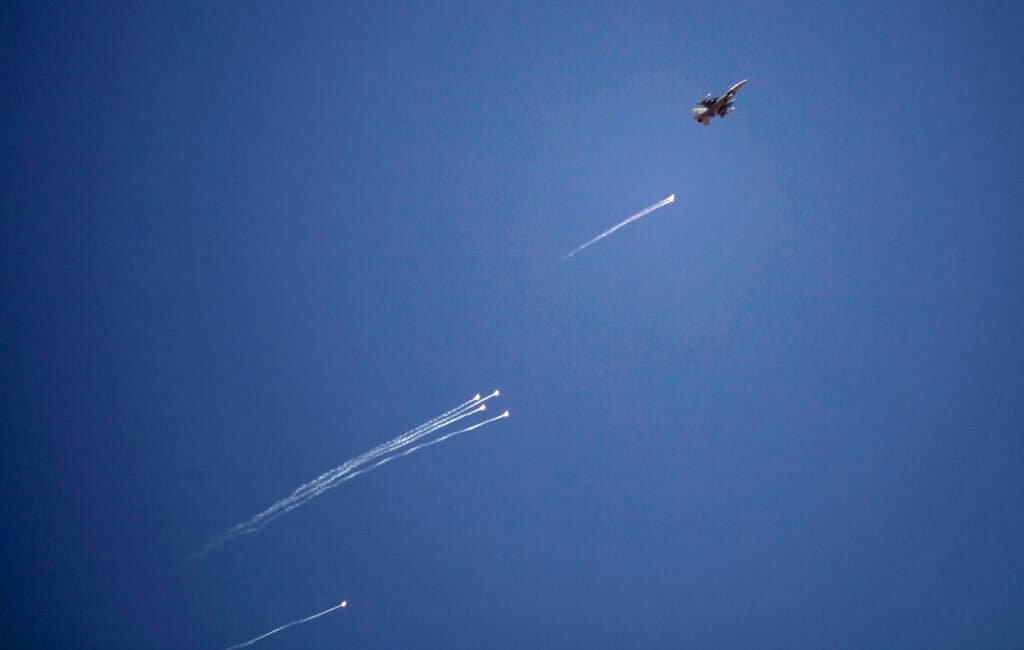 Irán lanza misiles y drones contra objetivos militares de EEUU en Jordania: ocho proyectiles logran ser interceptados