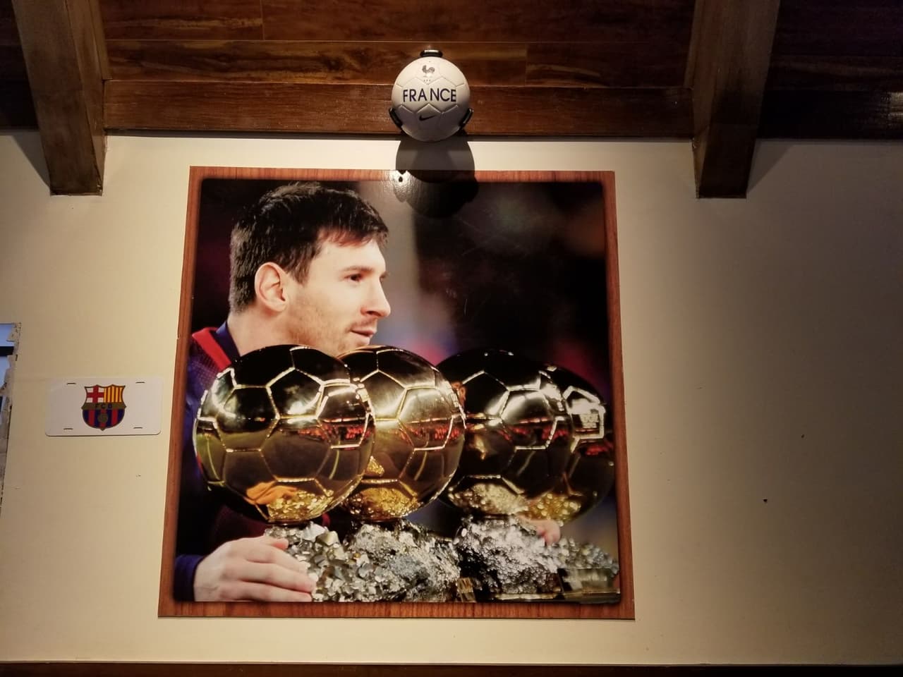 Los colores del Barcelona llegaron a los hinchas en Estados Unidos en La Palapa Hondureña en Miami, para apoyar al equipo en el juego de vuelta de octavos de final contra Chelsea en Champions League.