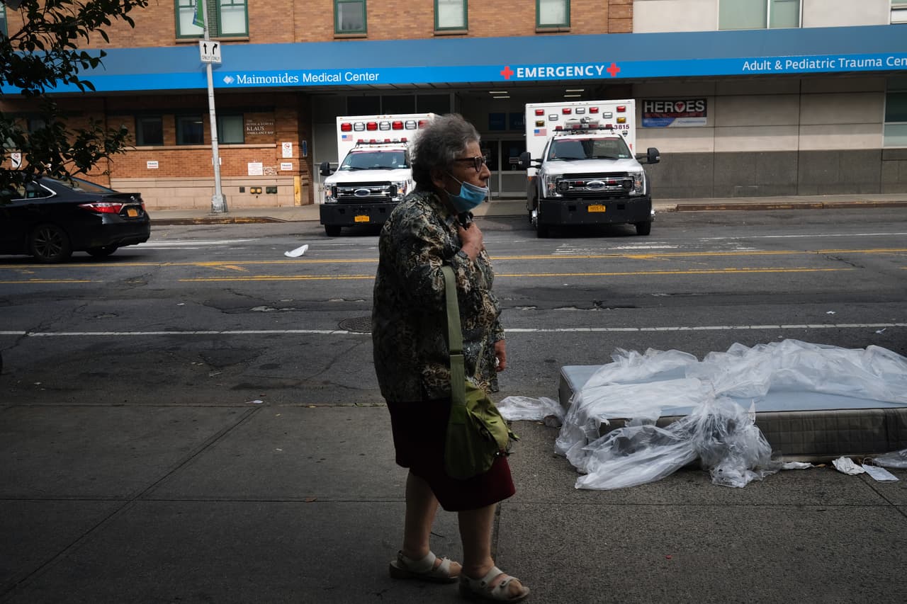 Nueva York marca el menor número de muertes por coronavirus desde que inició la pandemia