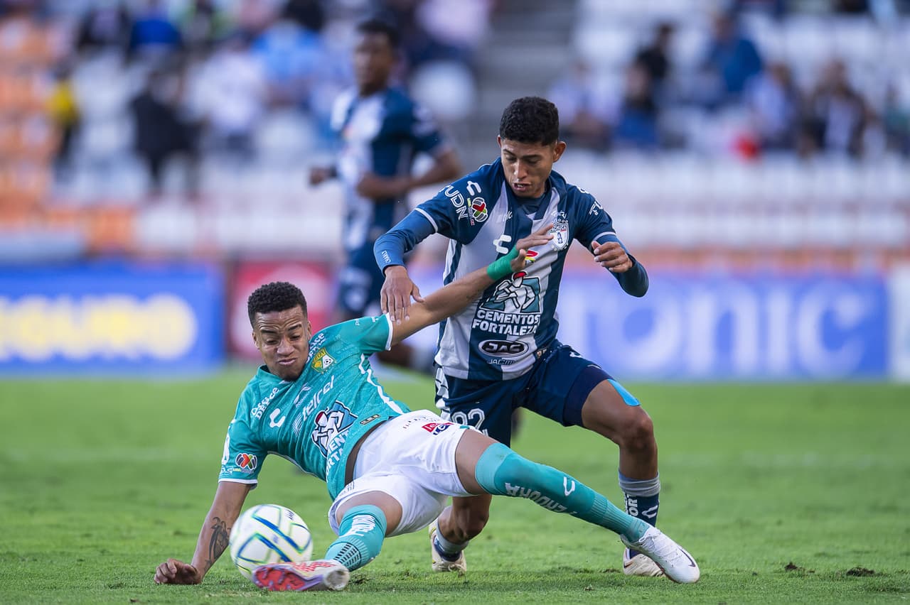 Con gol de último minuto el Pachuca derrotó al León en un encuentro que representó el debut de la 'Chofis' López con los Tuzos.