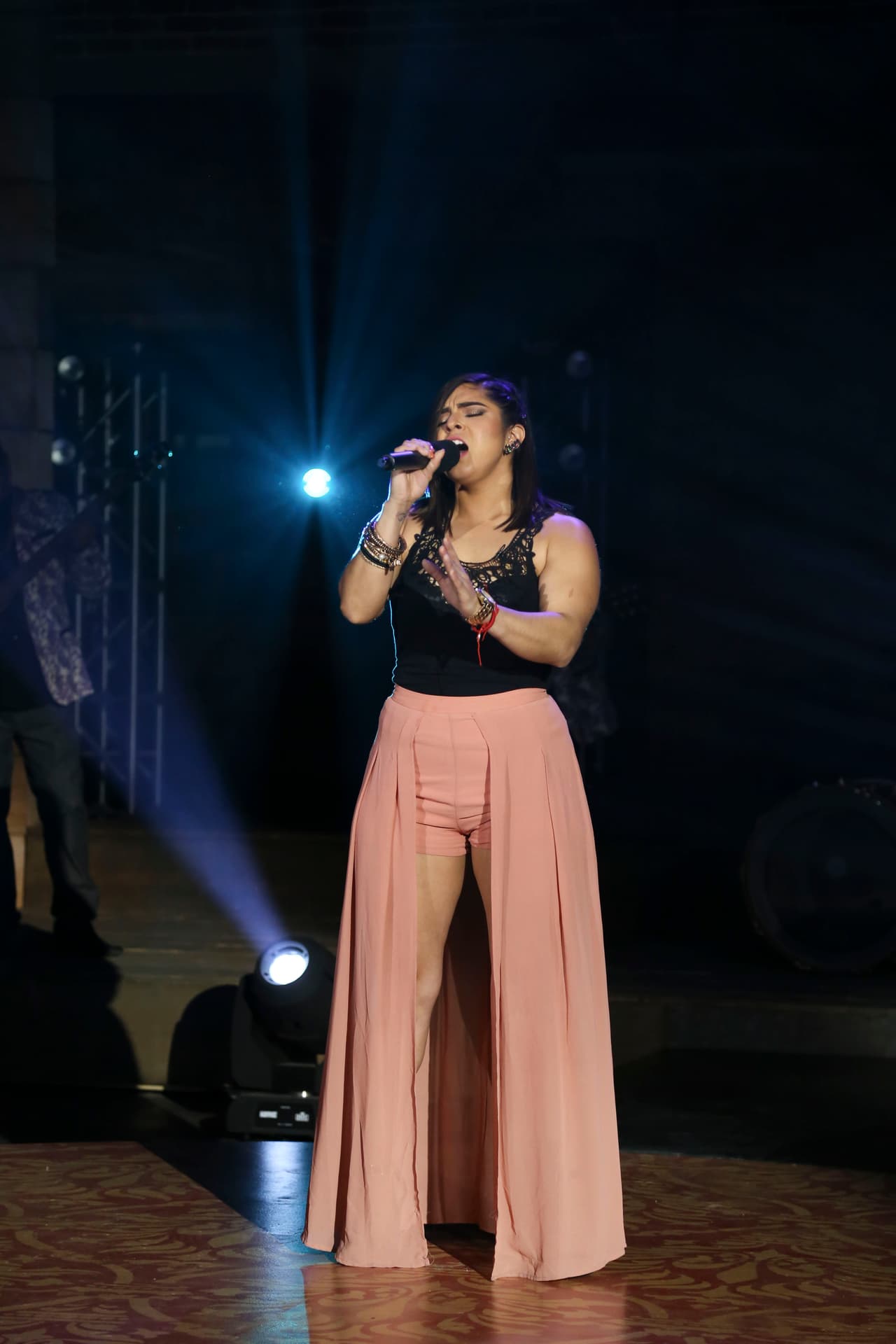 La primera eliminación de La Reina de la Canción fue muy dura, pues los capitanes seleccionaron a cuatro chicas para que dejaran la competencia: Paloma Carrasco, Vivian Mitre, Gabby Castro y Claudia Fernanda.