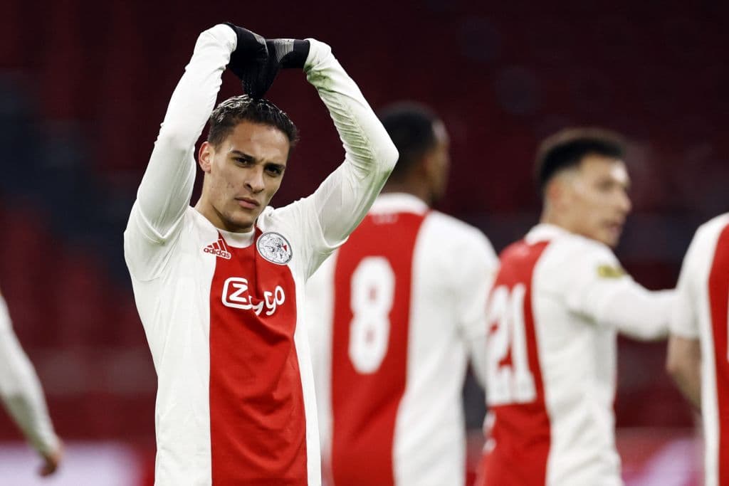 Ajax propino una goliza al Willem II con marcador de 5-0 en la Eredivisie. El mexicano Edson Alvarez jugo todo el partido y dio asistencia para el primer gol anotado por Antony dos Santos, de los dos que hizo. Le siguieron Lisandro Martínez, Davi Klassen y Danilo Pereira da Silva.