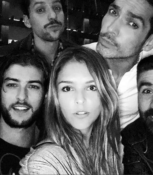 Al parecer Juan Pablo se llevaba muy bien con los amigos de Grettell, pues la actriz publicó imágenes donde se divertían en las fiestas.