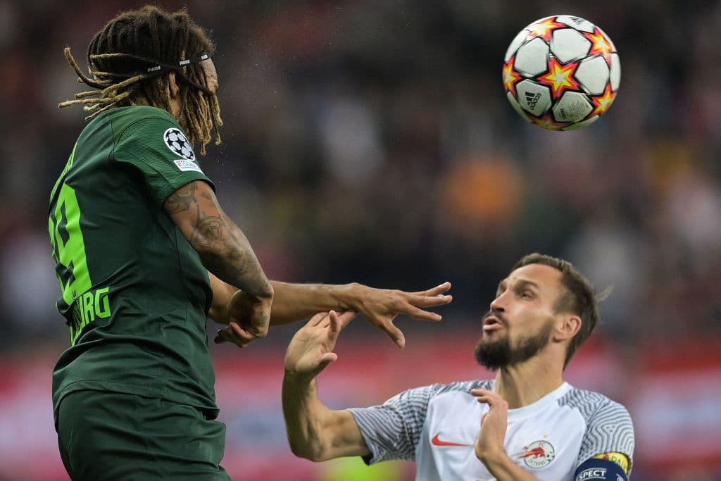 RB Salzburg se impone ante el Wolfsburg 3-1 durante la tercera fecha de la UEFA Champions League. Karim Adeyemi abrió el marcador para los locales a los pocos minutos del encuentro, pero Lukas Nmecha igualaba las cosas al 15’. Ya en la segunda mitad Noah Okafor, con doblete, aseguró el triunfo.