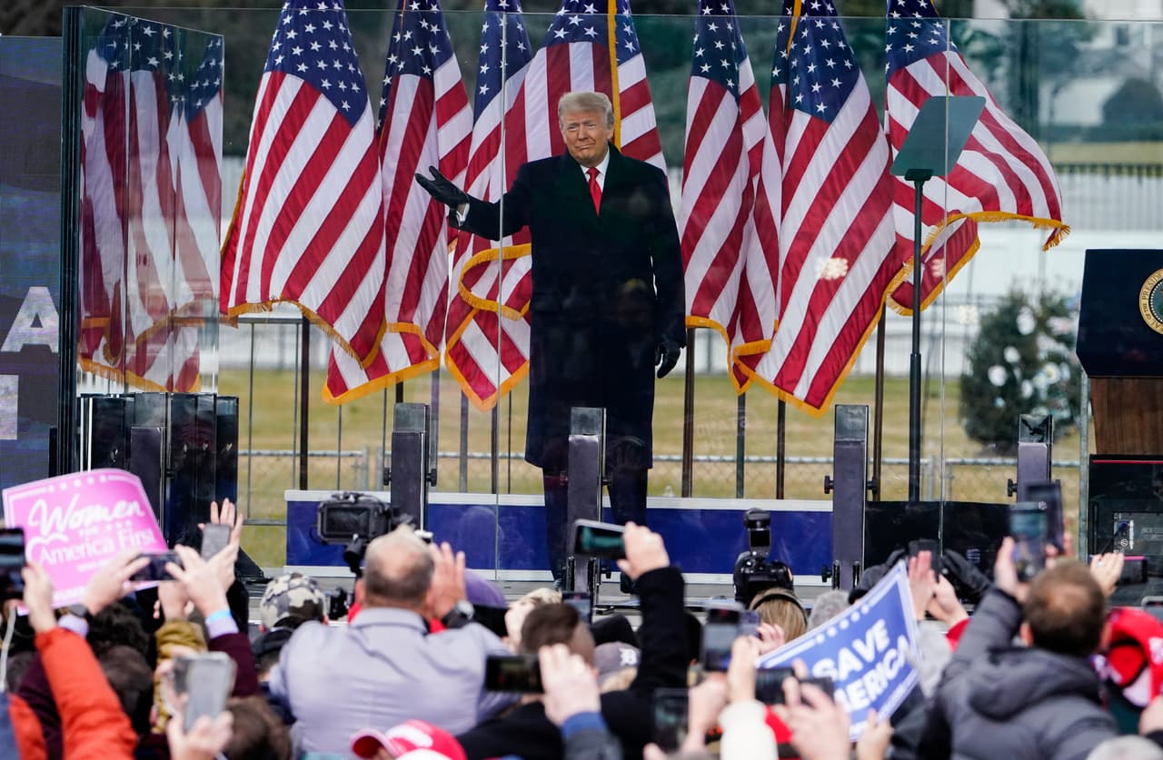 El presidente Donald Trump habla en un mitin el miércoles 6 de enero de 2021 en Washington.