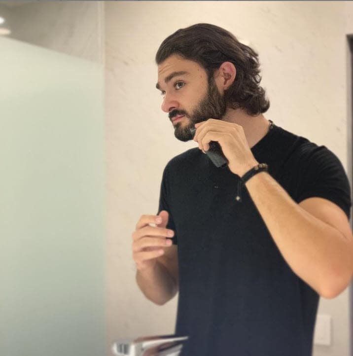 Toño Mauri Jr. confirmó que pudo abrazar y besar en la frente a su padre, después de tanto tiempo: "
<b>Fue un renacer espiritual</b>. Estamos esperando a la casa para tener comidas, cenas, pláticas y las lecciones irán saliendo, el renacer nunca va a terminar, todos los días vamos a aprender algo nuevo".
<br>