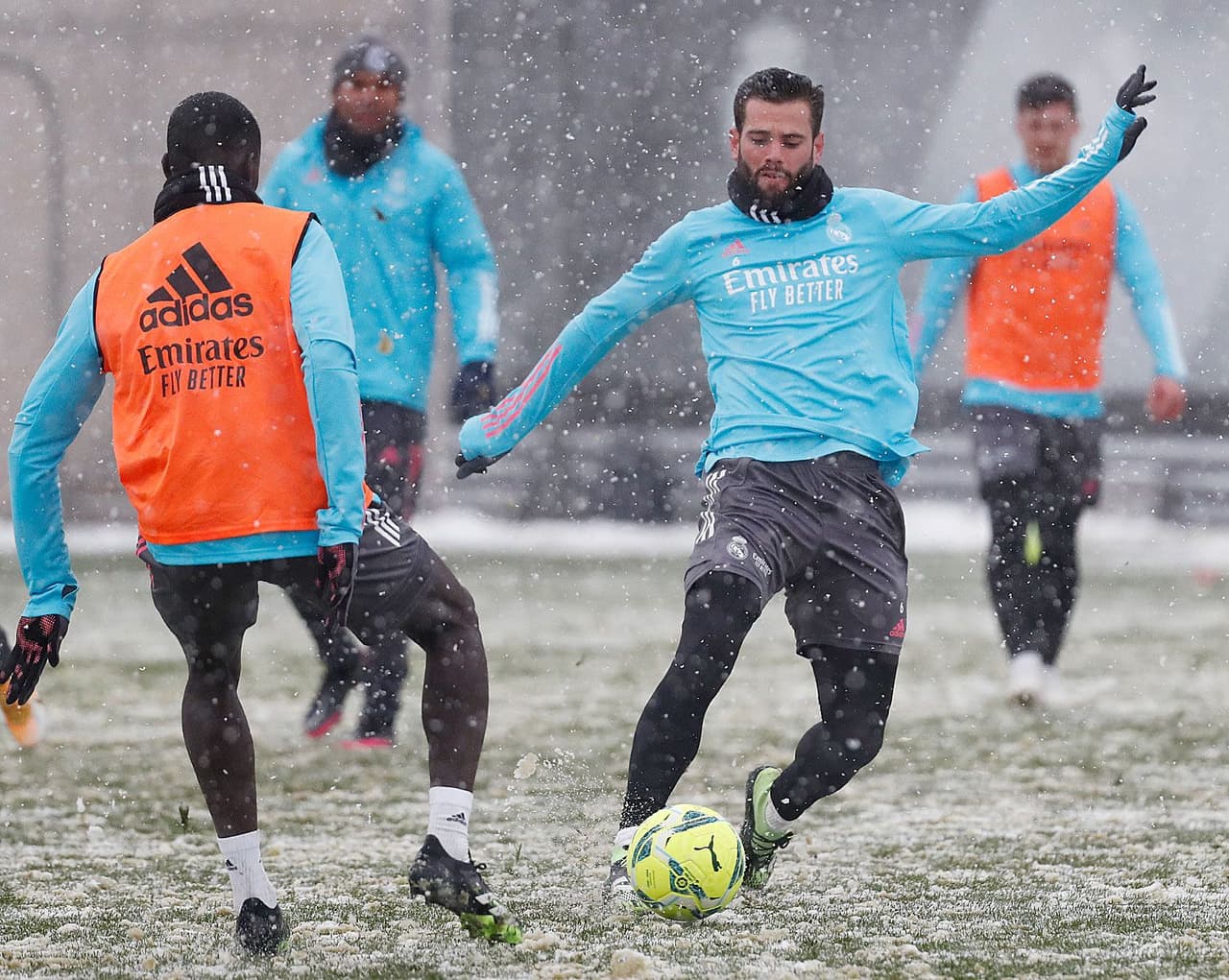 El Real Madrid preparó su próximo duelo contra Osasuna entrenando en la Ciudad Real Madrid bajo una tremenda nevada.