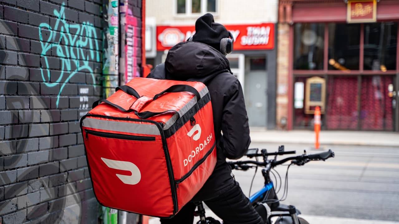 DoorDash pagará $131.5 millones a repartidores de Nueva York por disputa salarial