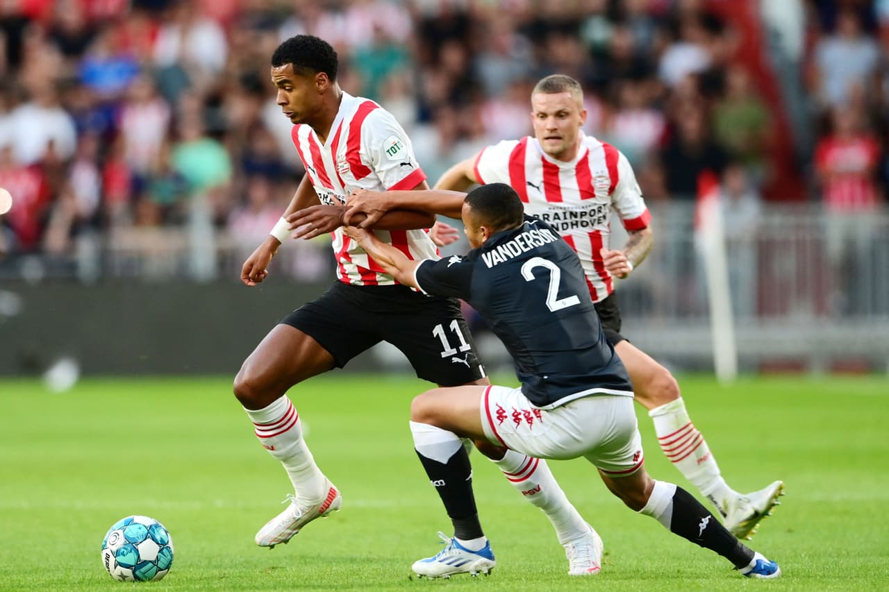 Guillermo Maripán y Wissam Ben Yedder estarían presentes a los 58 y 70 minutos respectivamente.
<br>