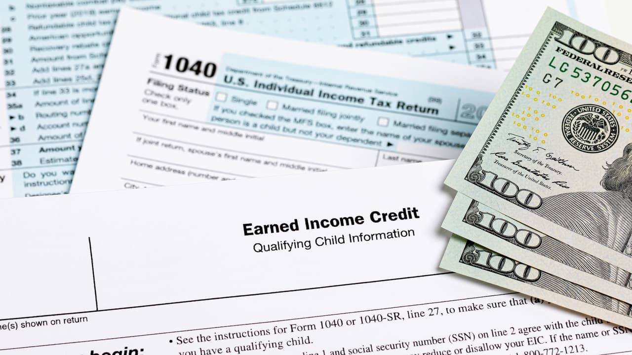 <h2 class="cms-H2-H2">Revisa los límites de ingresos para recibir el crédito completo</h2>
<br>
<br>Si tu
<b> ingreso anual no supera los $200,000</b> ($400,000 si presentas en conjunto), puedes recibir el crédito total por cada hijo calificado. Si tu ingreso es mayor, el monto del crédito puede reducirse.