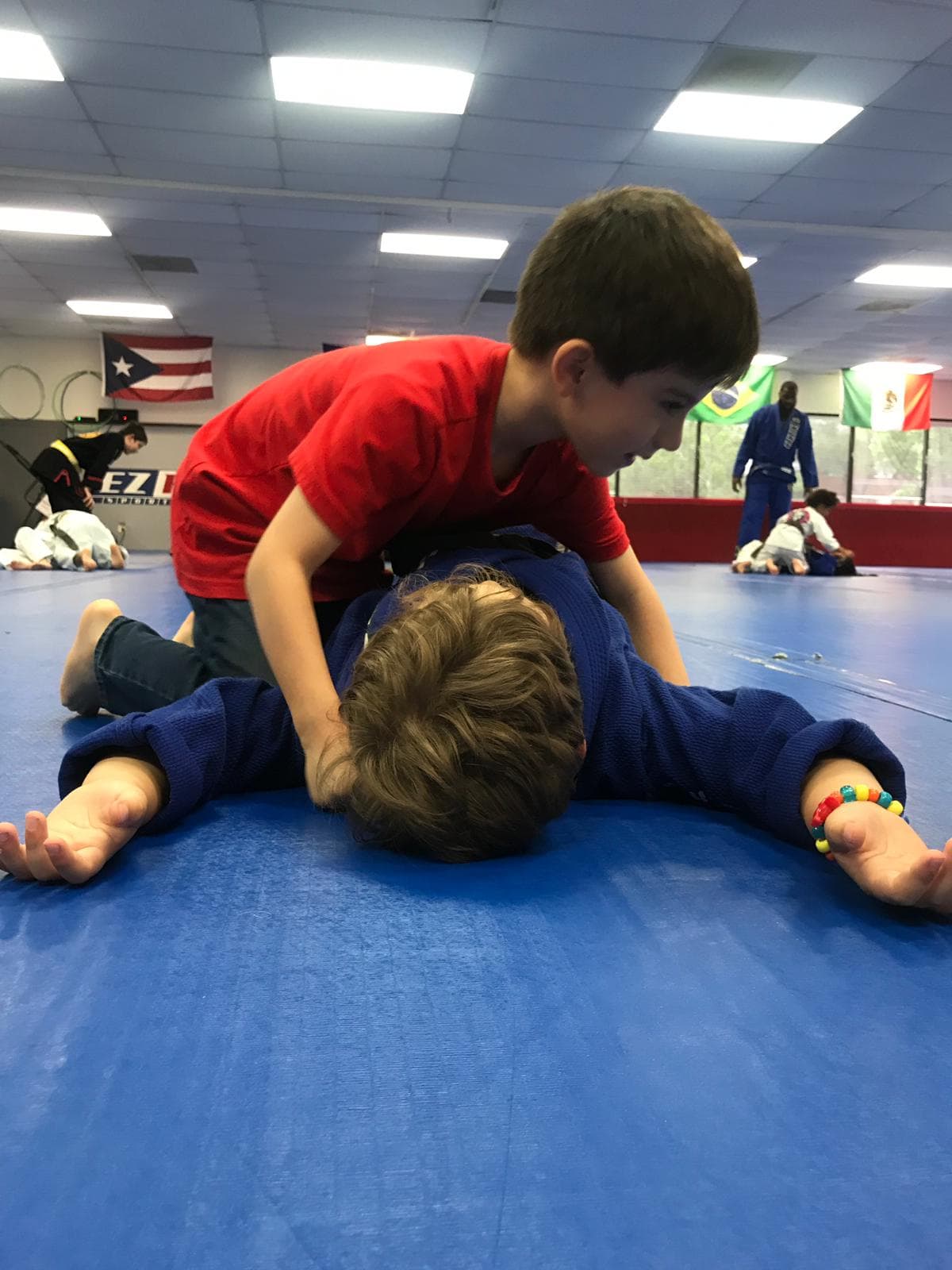 El jiu jitsu se puede practicar hasta muy avanzada edad e incluso es apta para niños con algunas discapacidades.
<br>