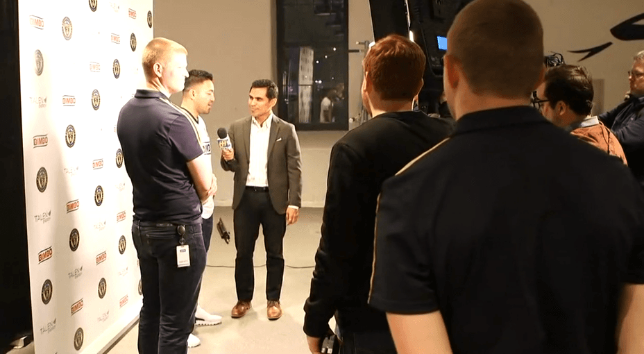 El mediocampista mexicano de 29 años compartió con la prensa tras firmar su nuevo contrato.