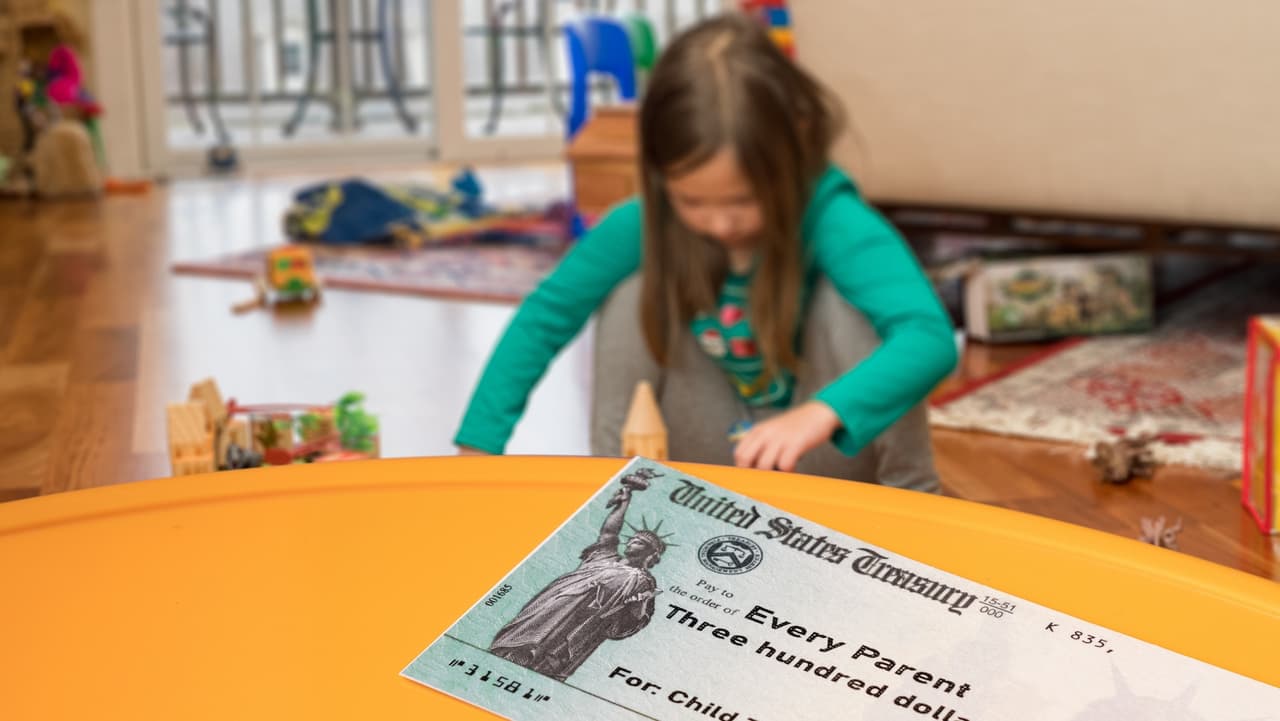 <h2 class="cms-H2-H2">Evita errores que puedan retrasar tu reembolso</h2>
<br>
<br>Un error en tu declaración puede hacer que el
<b>IRS retrase tu reembolso</b> o rechace el crédito. Si el IRS detecta un problema, podrías tener que devolver el dinero más intereses e
<b> incluso enfrentar multas del 20% del crédito reclamado</b>.