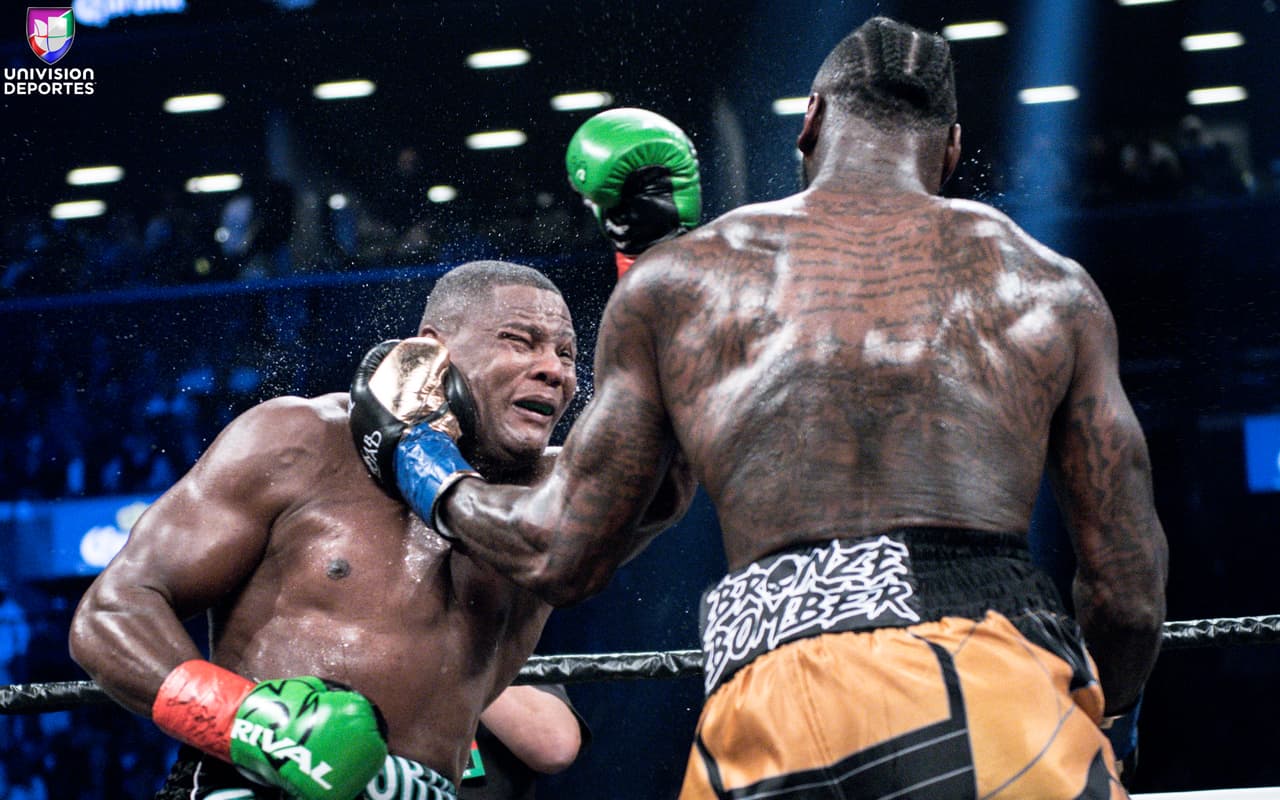 La pelea estelar en el Barclays Center de Brooklyn, una de las más esperadas en la categoría de los pesos completos, sobrepasó las expectativas de los aficionados. Luis Ortiz (28-1, 24 KOs) le complció la noche a Deontay Wilder (40-0, 39 KOs), pero el campeón sacó a relucir en el décimo round el poder que tiene en los nudillos para mandar al cubano a la lona en dos ocasiones y sellar la victoria.