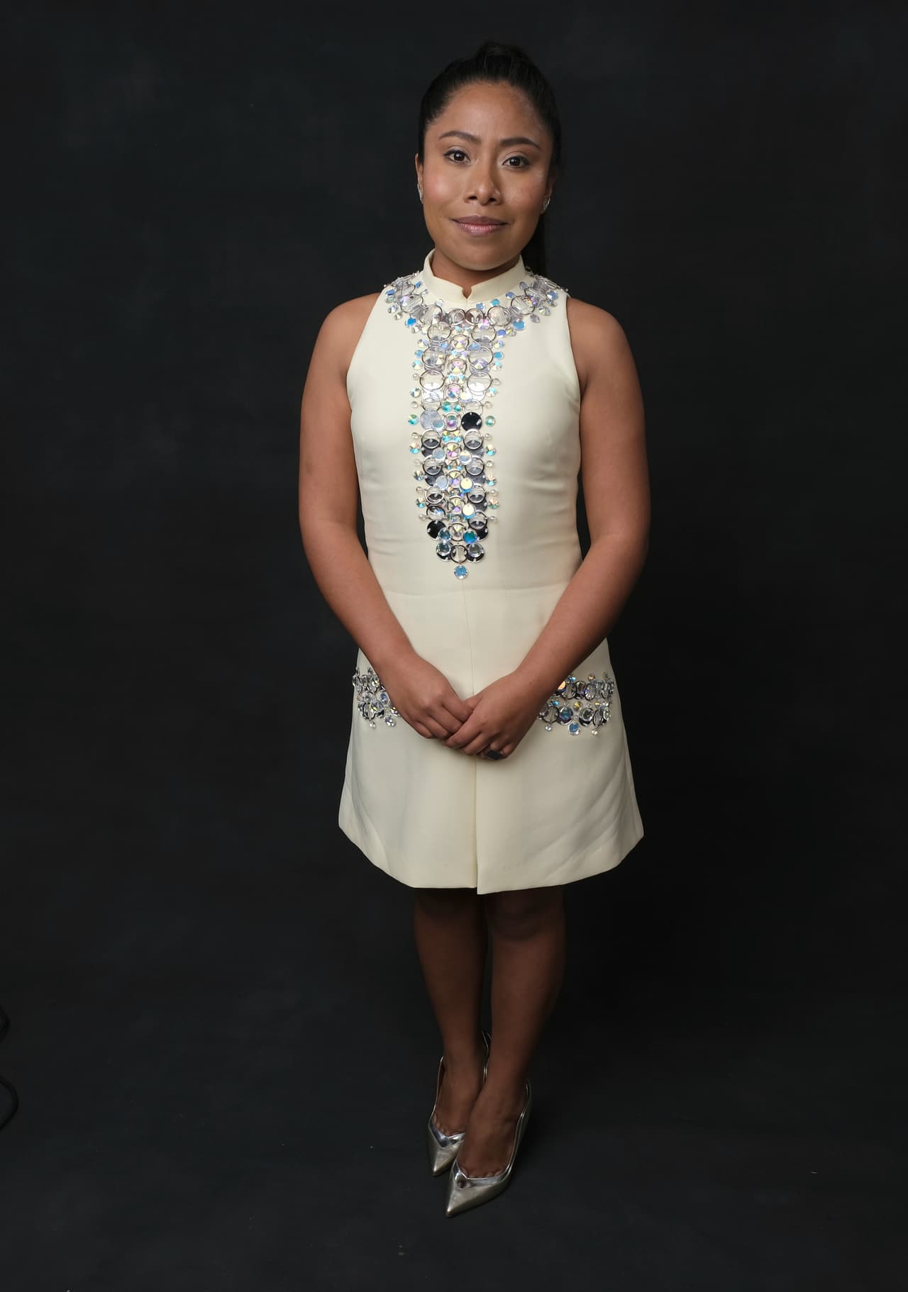 Por eso sus piezas ganadoras casi siempre tienen cuellos redondos o escotes cerrados.