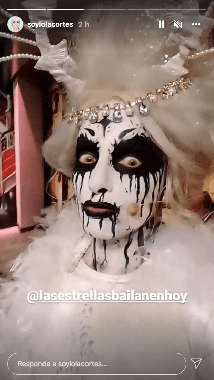 <b>Lola Cortés</b>
<br>Con ayuda de la maquillista Erikius Castro, el hair stylist Bernardo Javier y la vestuarista Viridiana Montoya, la jueza del concurso 'Las estrellas bailan en Hoy' impactó con un disfraz que nos recuerda a una novia terrorífica.