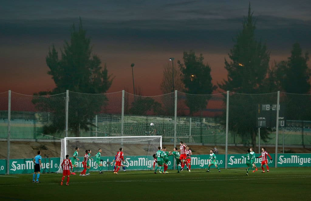 El Cornellà, de la Segunda B, echó a los del ‘Cholo’ de la prestigiada justa española con un gol tempranero. | Adrián Jiménez marcó el solitario gol que definió el encuentro a los 7 minutos de juego. Ricard Sánchez dejó a los de Simeone con diez hombres a los 63’.