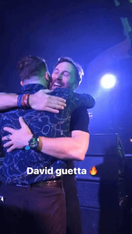 Tras haber disfrutado del recital de las cantantes mexicanas, el 'Canelo' se fue de antro donde se encontró con el famoso DJ francés David Getta, aunque en esta ocasión no vimos cerca a Susana.
