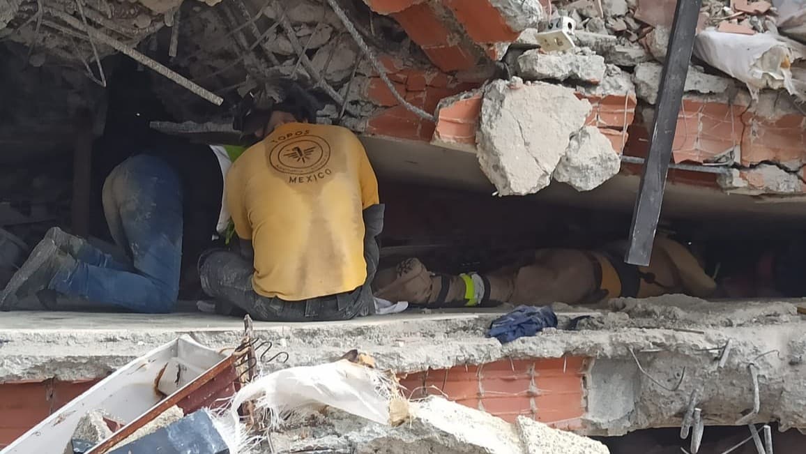 Escombros del edificio Tahití, derrumbado tras los terremotos del 24 de junio de 2026 en La Guaira, Venezuela.