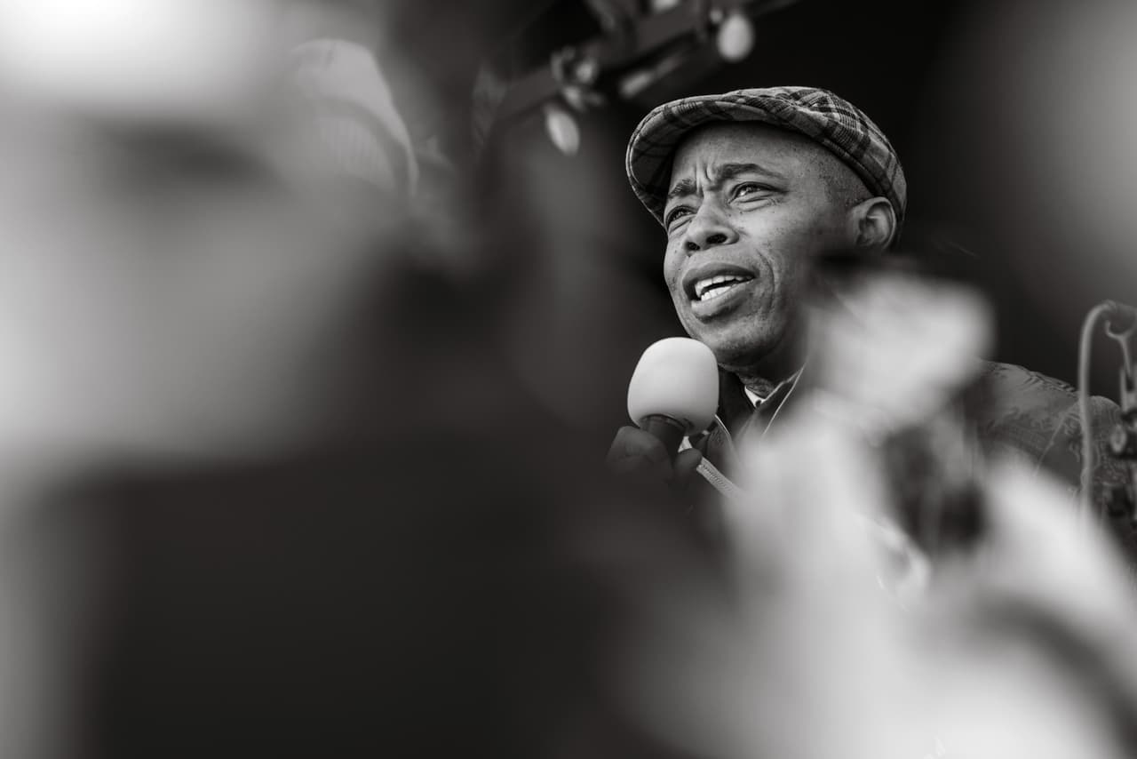 Con un ‘shake’, así se estrenó el alcalde de NYC en TikTok