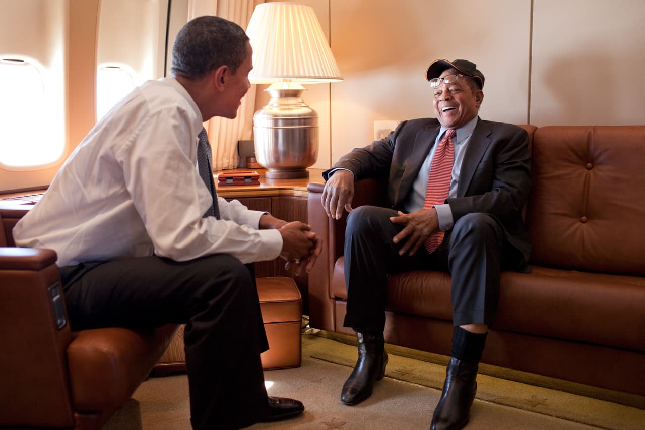 <b>Atiende invitados.</b> El presidente Barack Obama recibe la visita del legendario beisbolista Willie Mays en camino al juego de estrellas de St Louis, en 2009.