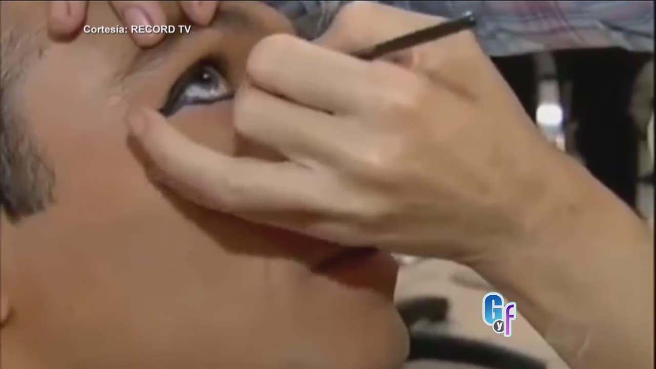 Con respecto a la caracterización, dijo que pasaba largas horas sentado en una silla para que lo maquillaran y pintaran el pelo, pues tenía que tener más color en la piel.