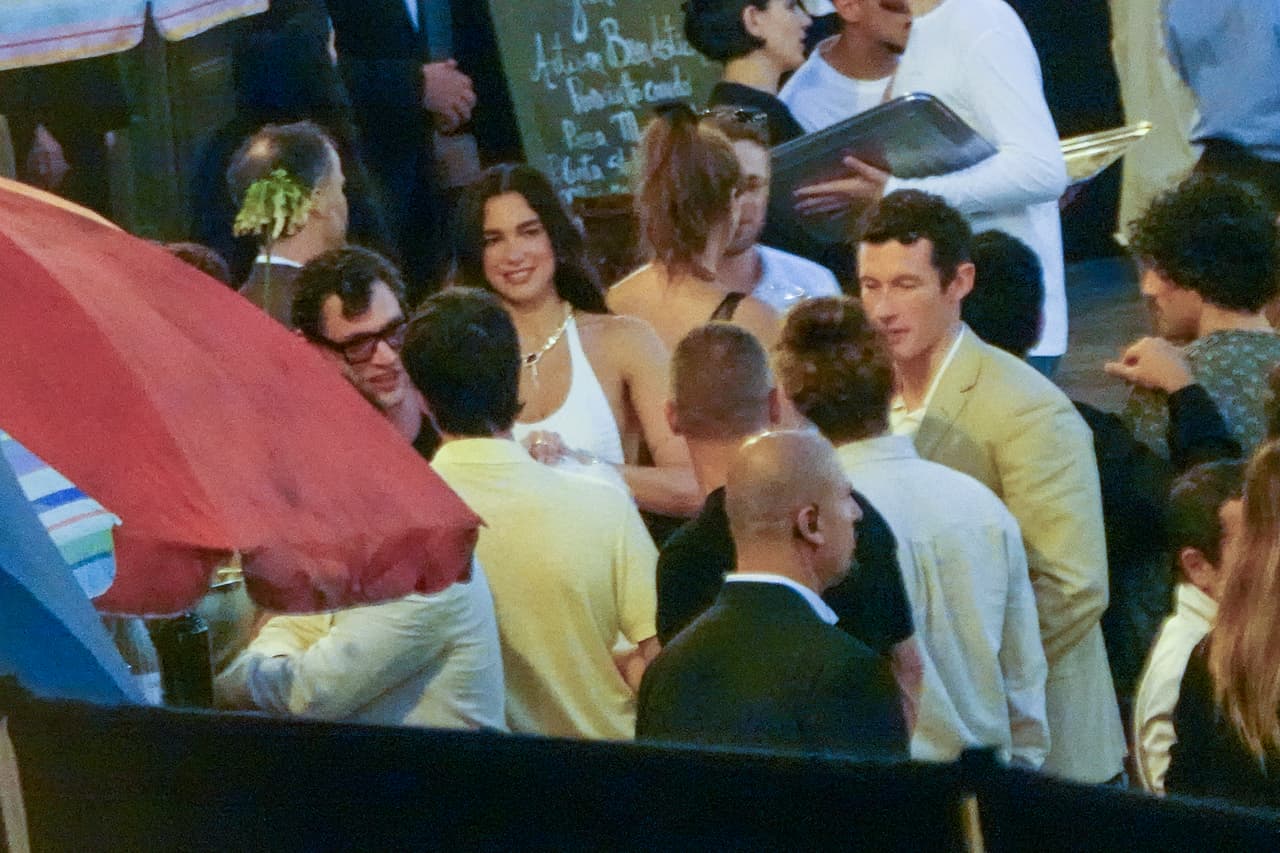 Con una fiesta el 5 de junio, Dua Lipa y Callum Turner dieron inicio al fin de semana de celebraciones por su boda.