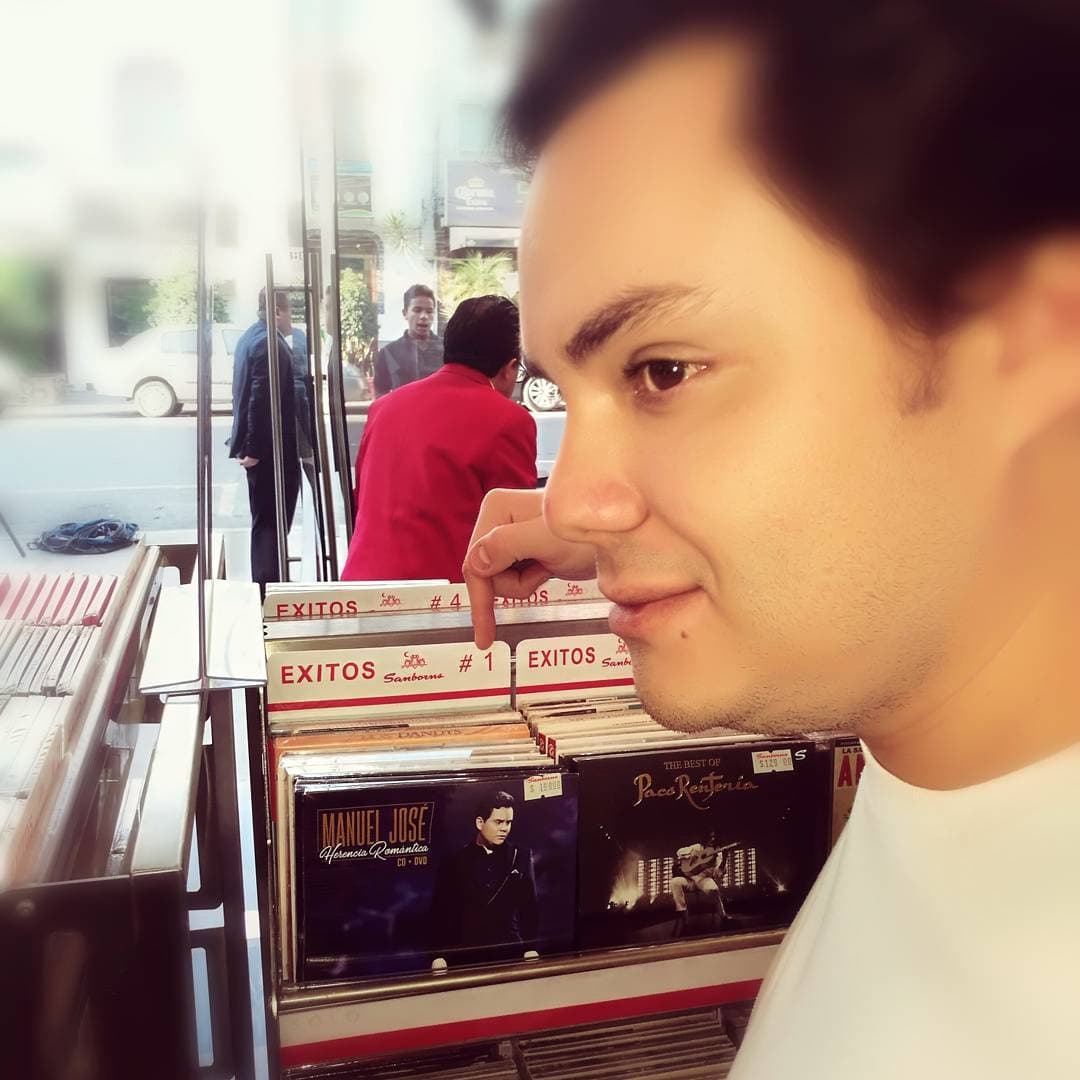 Reveló que lo conoció en Colombia, en una fiesta que organizó la amiga que los presentó. Contrario a lo que ha declarado Manuel José, ella asegura que empezaron a salir e incluso tuvieron un noviazgo entre 2015 y 2016.