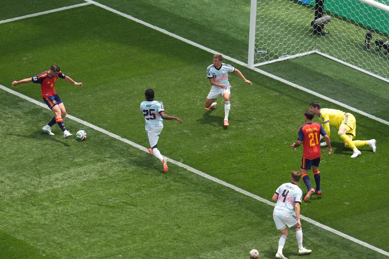 Otra perspectiva de la jugada a gol.