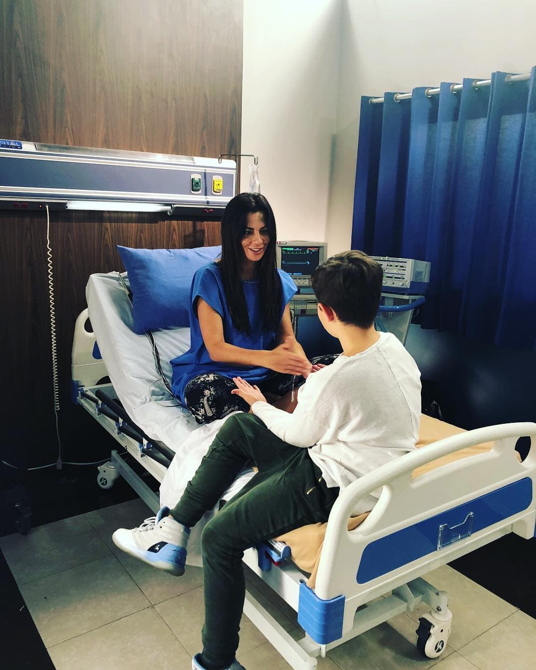 "'Santi' para mi es un gran niño", contó, "es el compañero de vida que traje para 'Vale' (su hija mayor, producto de otra relación)".
<br>