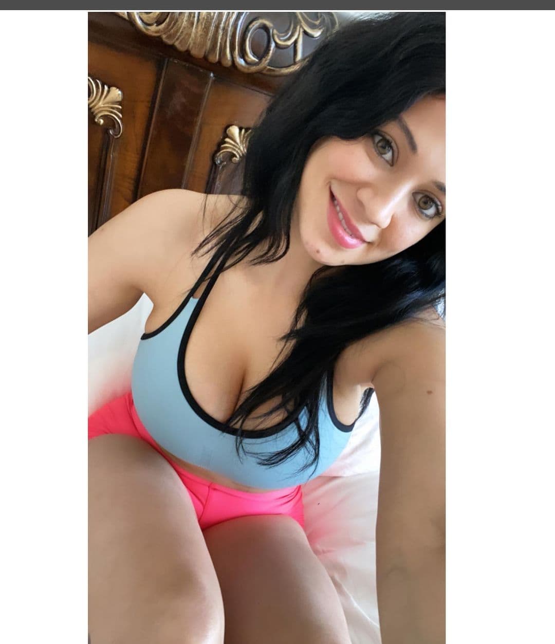 Carla Medrano, de El Bueno, La Mala y El Feo, también prefiere la comodidad a la hora de dormir, por eso elige un top y un short.