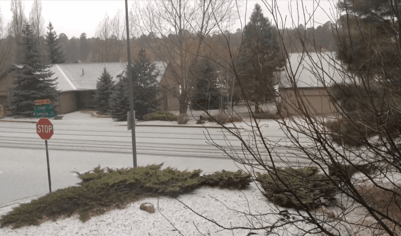 La ciudad de Flagstaff amaneció cubierta de nieve.
<br>
