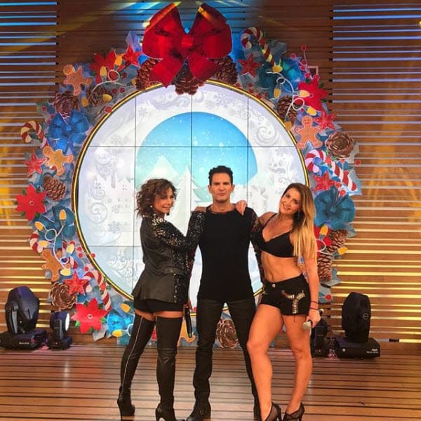 En el 2017, junto a sus compatriotas Lis Vega y Julio Camejo, formó un show musical llamado 'Las Fieras', en donde los tres cantaban, bailaban e interactuaban con el público.