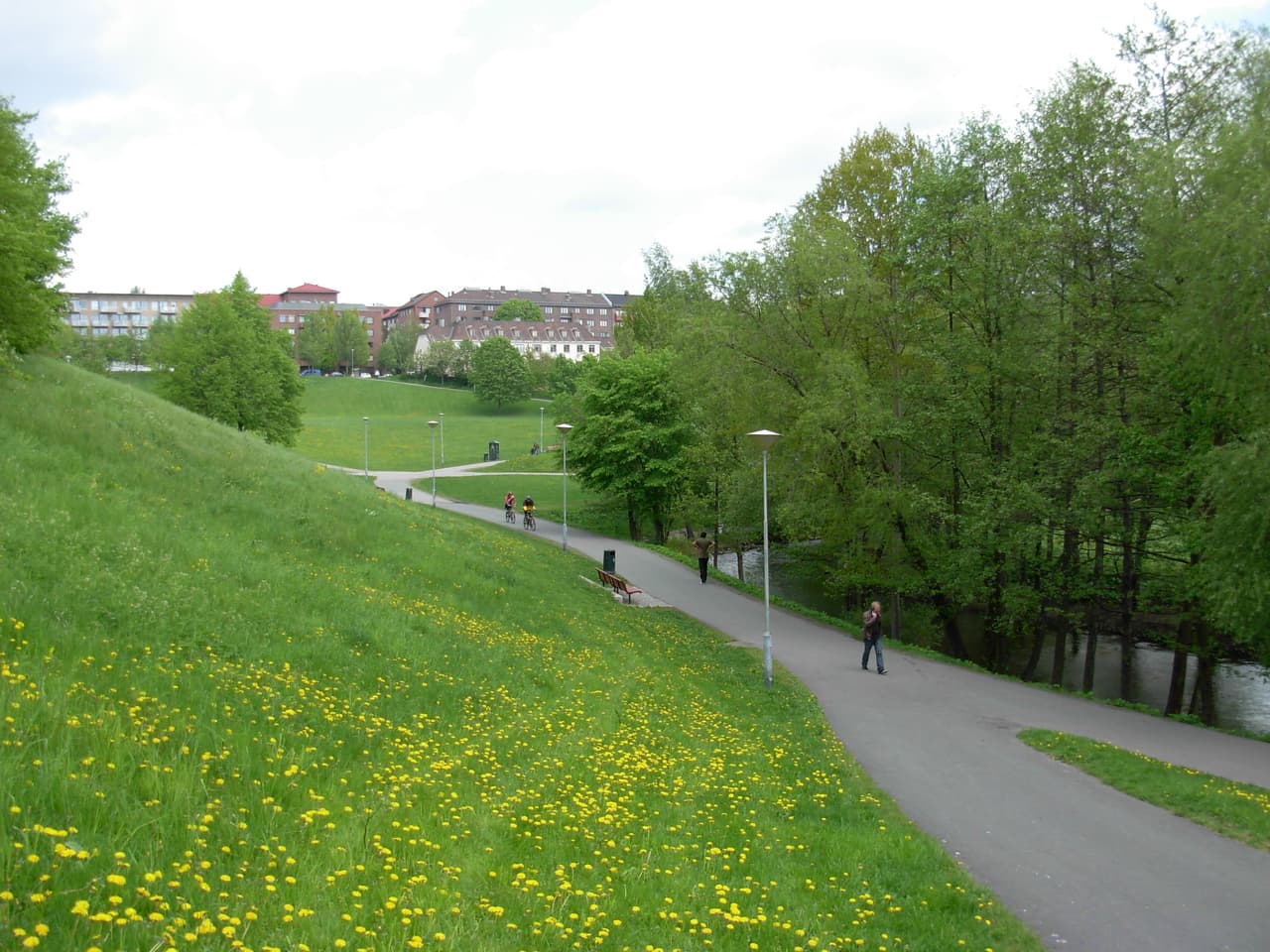 <b>Puesto 21. Sagene, Oslo</b>
<br>
<br>La capital de Noruega está creciendo rápidamente y el distintivo vecindario Sagene se destaca sobre la mayoría, según Time Out. “Con sus acogedores cafés, restaurantes, edificios históricos, parques y una iglesia neogótica impresionante, Sagene se diferencia de los nuevos desarrollos elegantes de la ciudad”, explica la publicación. El distrito alberga una importante fábrica de cerveza y una escuela de cocina y jardinería sostenible para niños.