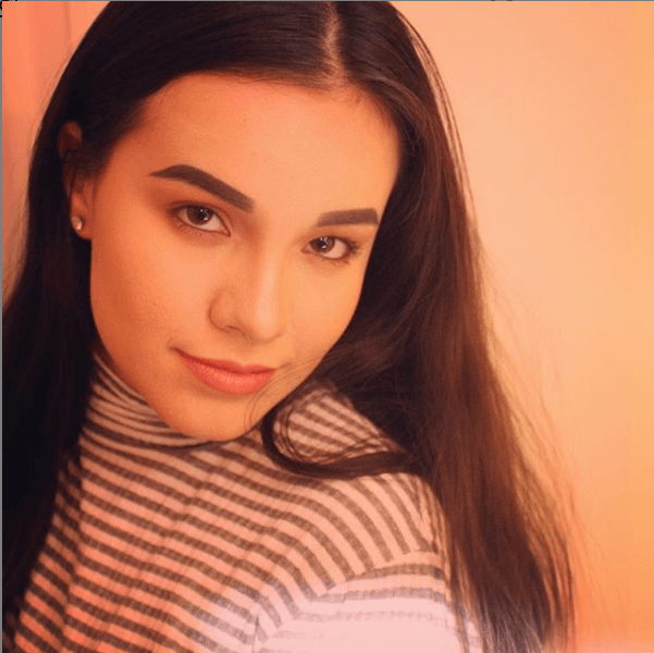 Y mientras en México los hijos mayores de José José celebran junto a su mamá, en Miami, Florida, Sara Sosa Salazar, la menor de los hijos del cantante, fue sorprendida saliendo de su carro por un reportero del programa Suelta la Sopa. Al preguntarle si tras ver lo que pasó el miércoles en la tierra de su padre
<b>se arrepentía de algo</b>, la joven cantante respondió que "no".