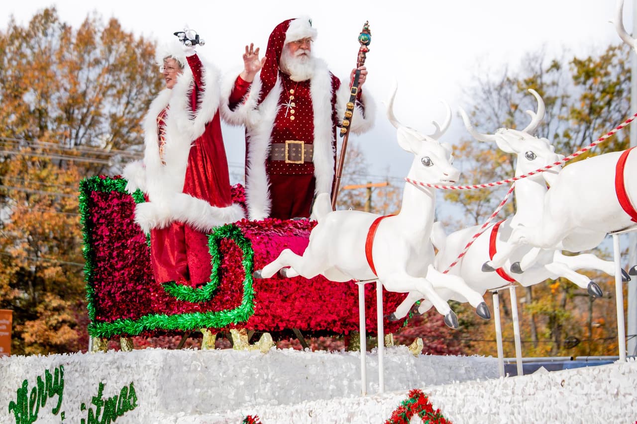 <b><a href="https://grma.org/christmas-parade/">78th Annual Raleigh Christmas Parade (19 de noviembre)</a></b>: Una tradición de Raleigh durante más de 75 años, el Desfile de Navidad de Raleigh es el desfile más grande de su tipo entre Atlanta y Washington D.C.