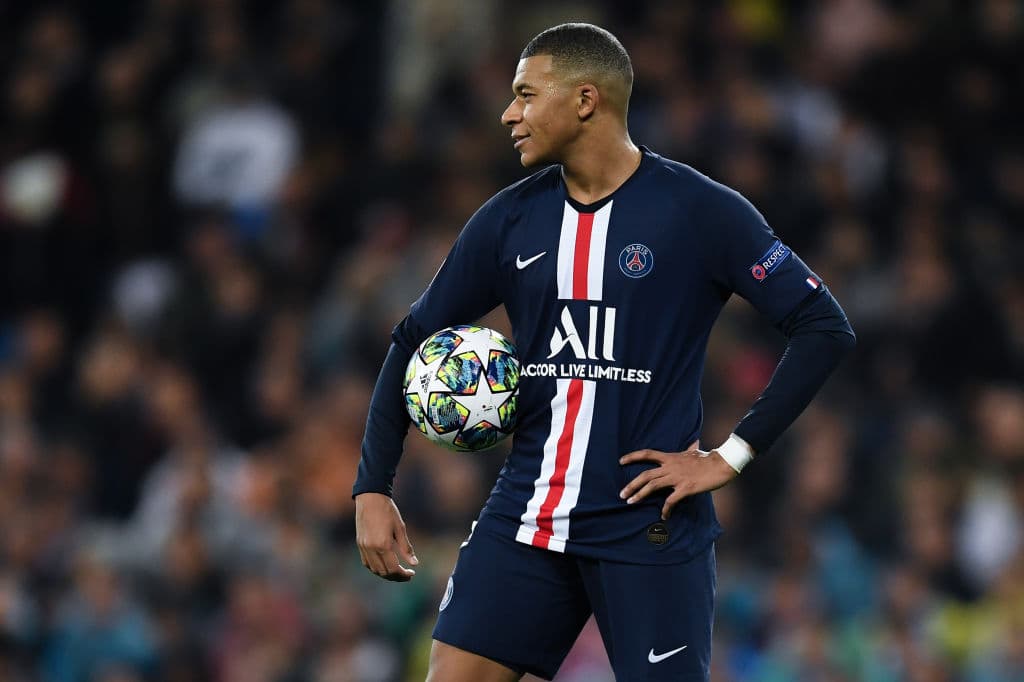 <b>2 - Kylian Mbappé - PSG - </b>La joven estrella del PSG que ya posee un campeonato del mundo, llega a la segunda posición con una media de 89 y una velocidad de 96.