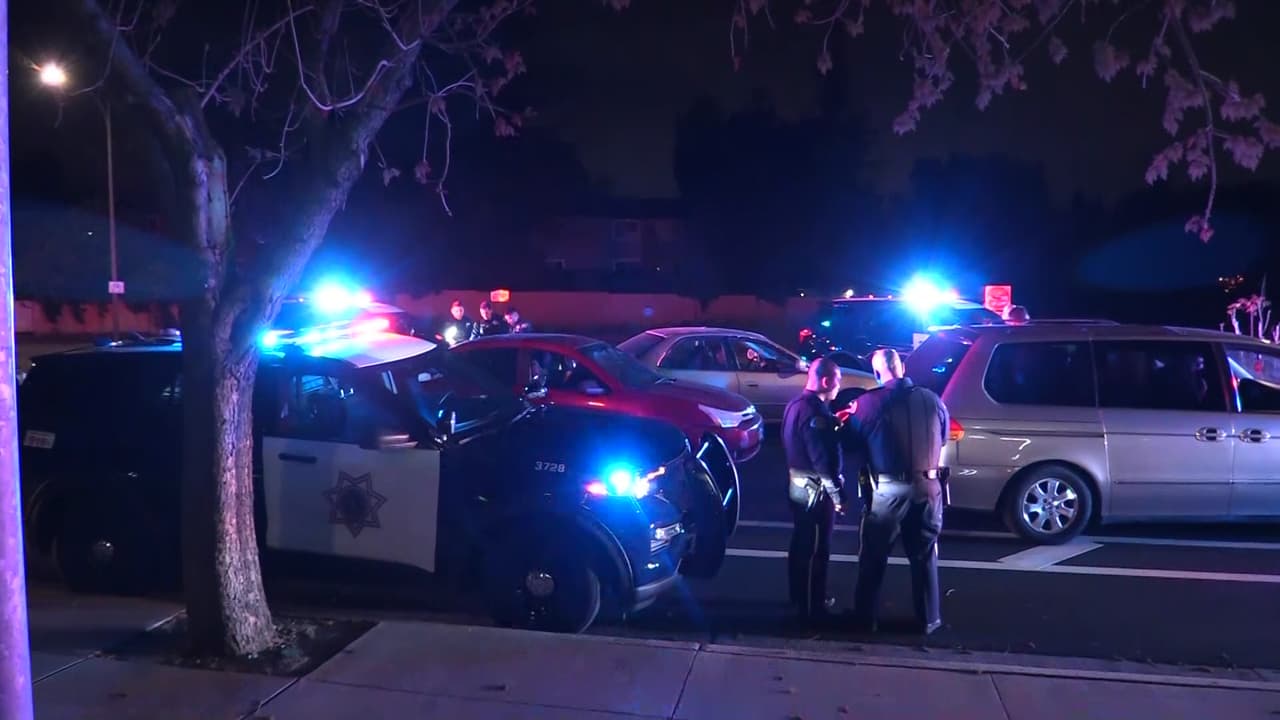 Jayadev señala que las empresas de redes sociales probablemente no quieran reducir su base de usuarios o audiencia.
<br>