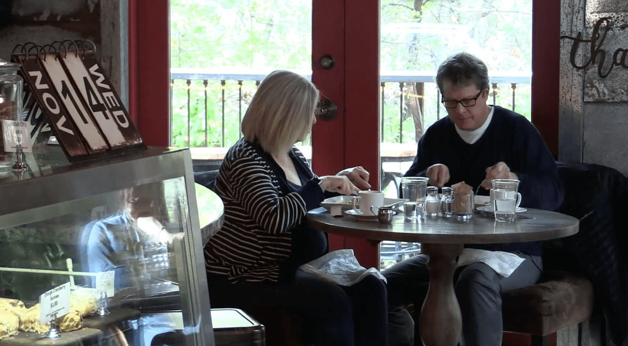 “Hemos estado aquí por mas de 46 años, y tenemos varios eventos especiales. Uno de los más grandes es Luminarias, y ocurre cada segundo sábado de diciembre cuando prendemos 6000 luminarias tradicionales. Celebramos en grande también el Día de los Muertos y el Cinco de Mayo”, dijo Wendy Lippman.
<br>