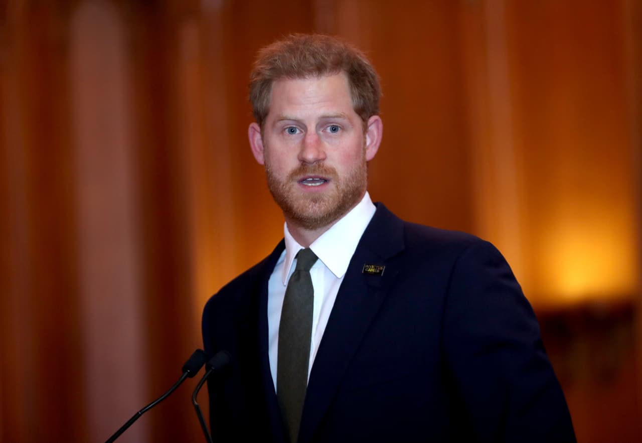 "Pero una cosa que puedo asegurar es que
<b><a href="https://www.univision.com/famosos/asi-fue-como-meghan-y-harry-se-volvieron-a-unir-a-kate-y-william-tras-haber-separado-sus-objetivos-beneficos-fotos" target="_blank">la salud mental ha cambiado completamente con cada uno de estos individuos</a></b>".