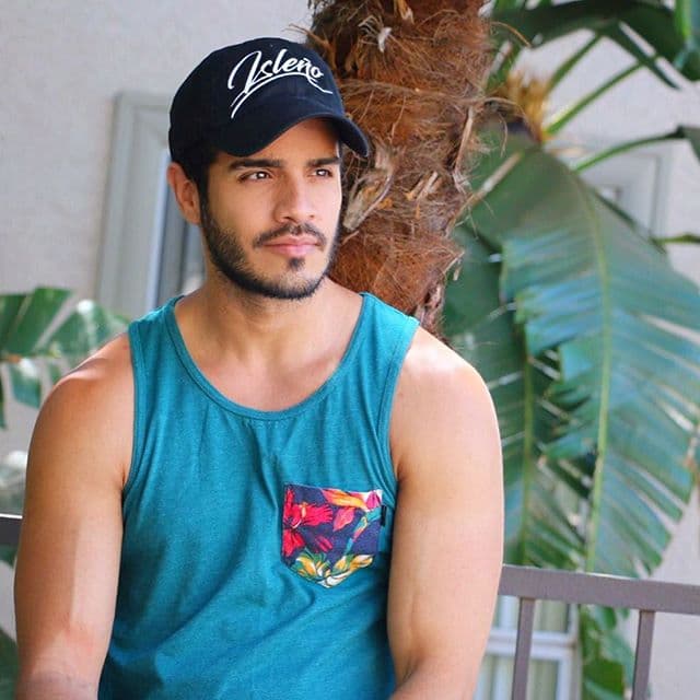 En 2004, Ektor Rivera participó en la primera temporada del programa 'Objetivo Fama', donde quedó en tercer lugar.