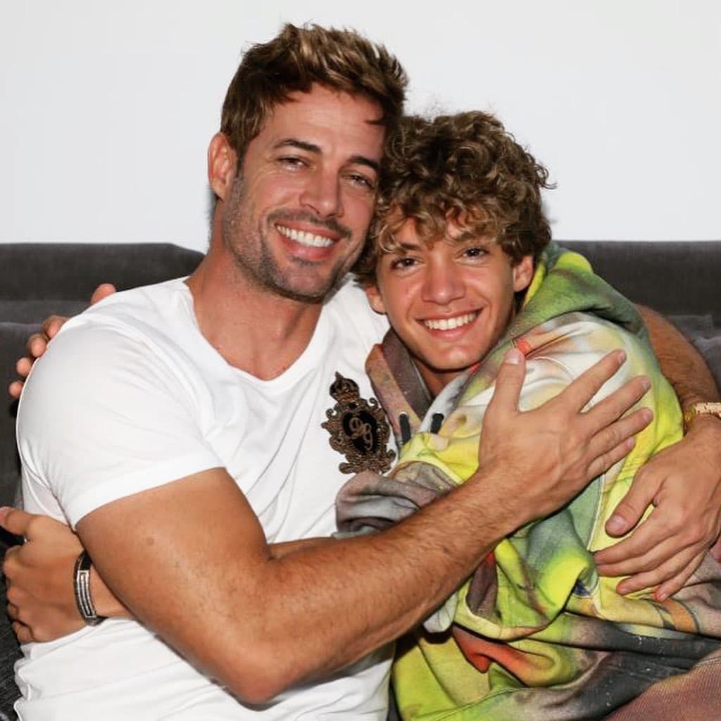 "Gracias a todos que sin conocernos oran por nuestro hijo Christopher como familia.
<b><a href="https://www.instagram.com/p/CGEK-h-hMPJ/" target="_blank"> Que Dios sane a Christopher</a></b> y los demás muchachos completa y rápidamente. Con Dios todo es posible y el protege a sus siervos que le claman", decía un mensaje compartido por ambos el 7 de octubre.
<br>